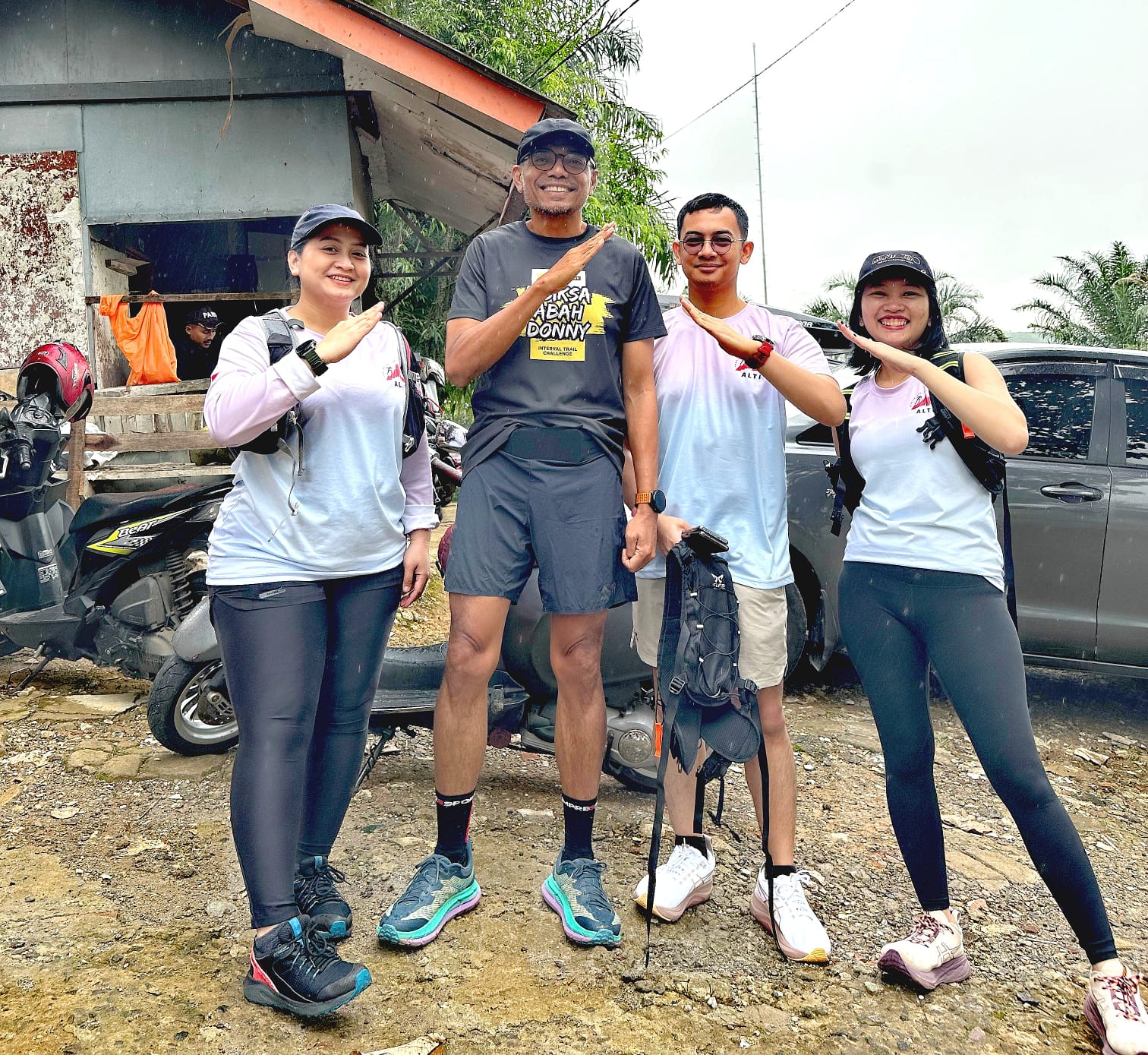 Penanaman Pohon Gunung Pancar oleh Komunitas Lari Trail