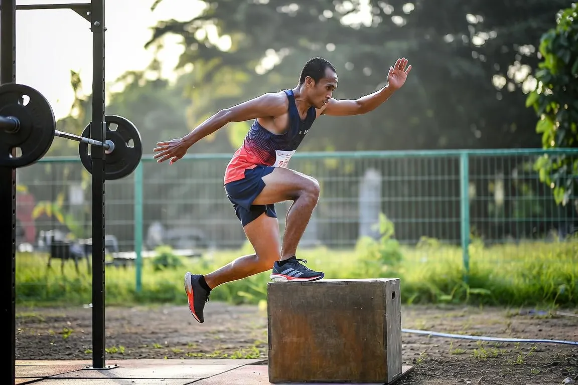 Plyometric vs Latihan Kekuatan: Mana yang Lebih Dibutuhkan Pelari?