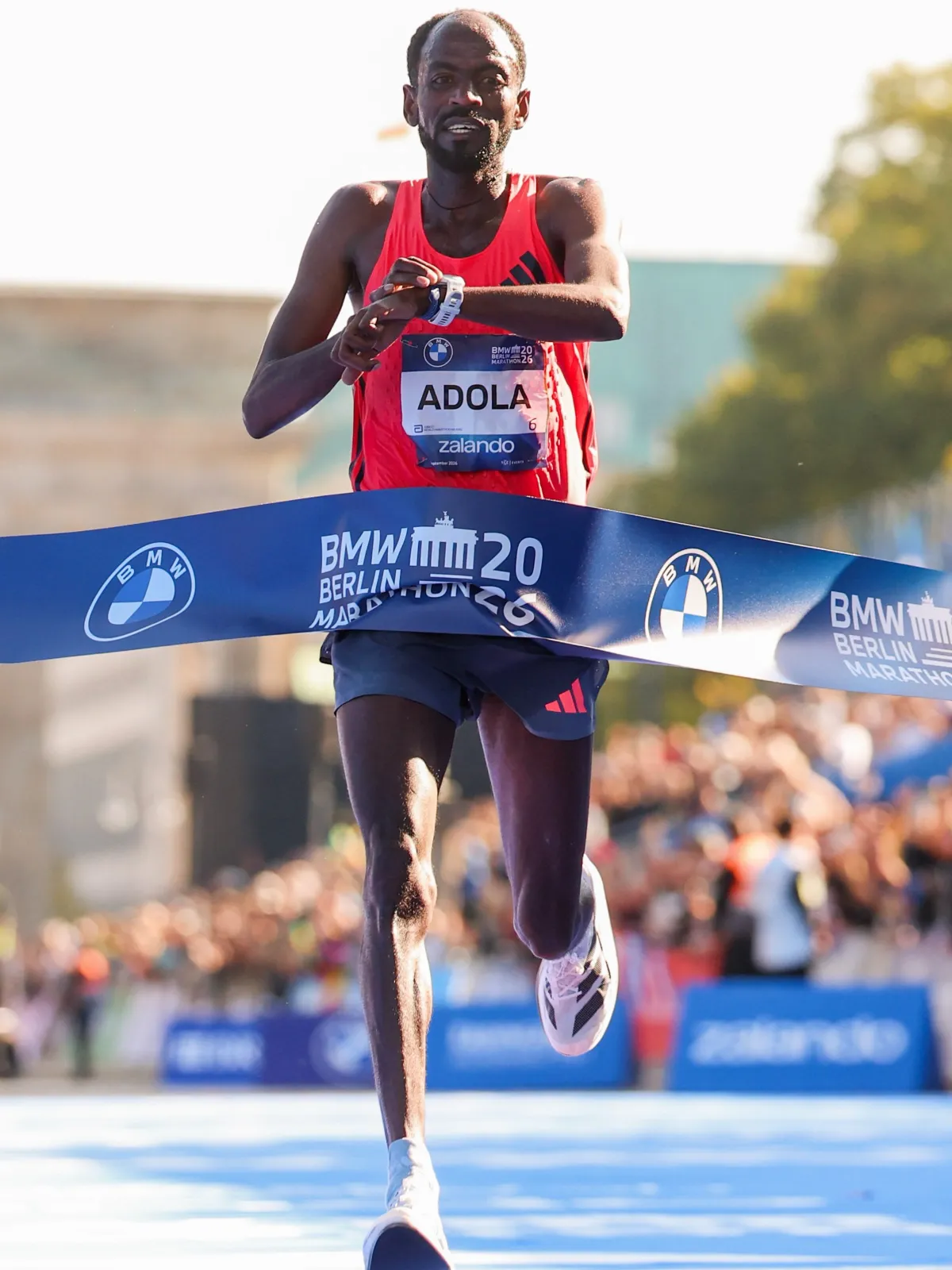 Guye Adola Juara Berlin Marathon, Tembus 2:02:50