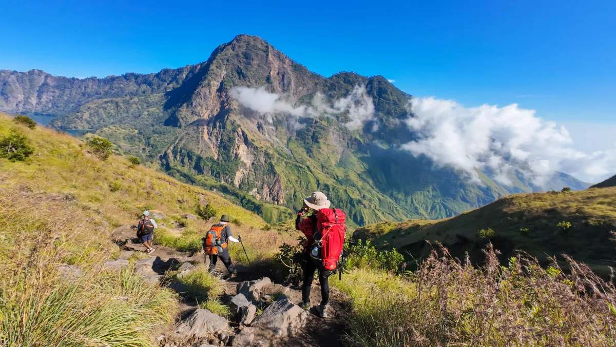 10 Gunung Tertinggi di Indonesia dan Tingkat Kesulitannya untuk Pelari Trail